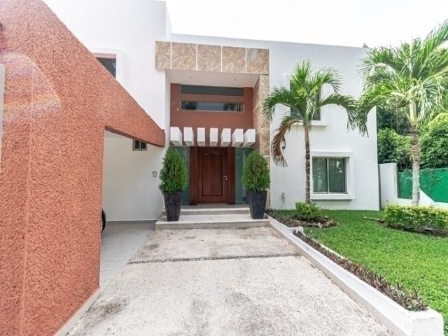 #683 - Casa para Venta en Cancún - QR