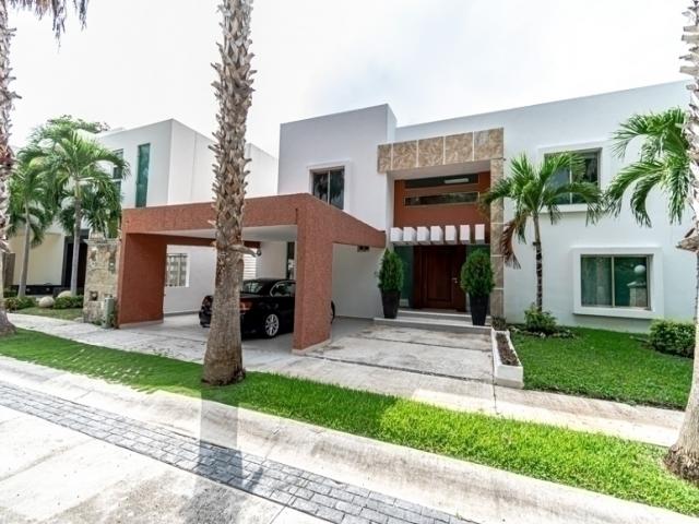 #683 - Casa para Venta en Cancún - QR